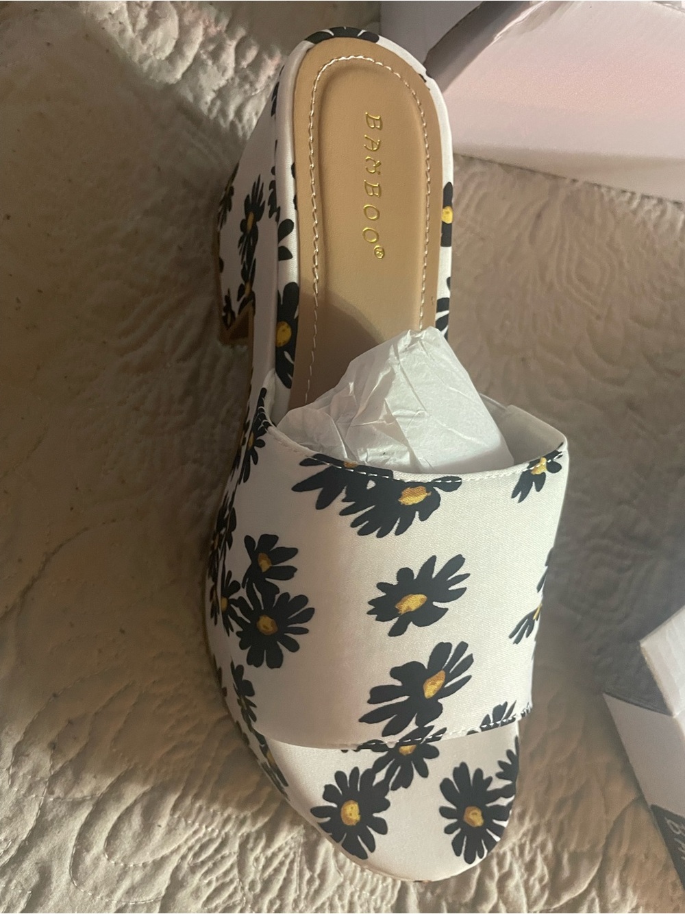 BAMBOO White Floral Block Heel Slide with Black Daisies